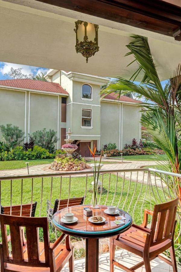 Hotel Club Mahindra Acacia Palms à Colva Extérieur photo