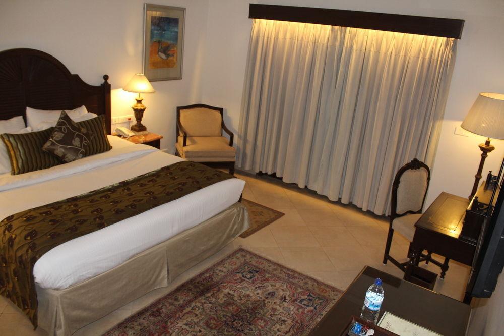 Hotel Club Mahindra Acacia Palms à Colva Extérieur photo
